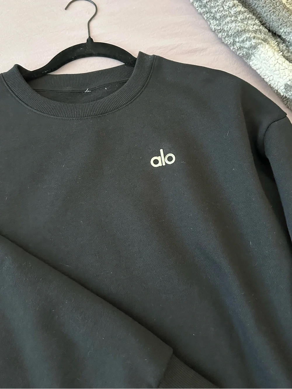 Alo Crewneck - Picture 2 of 4